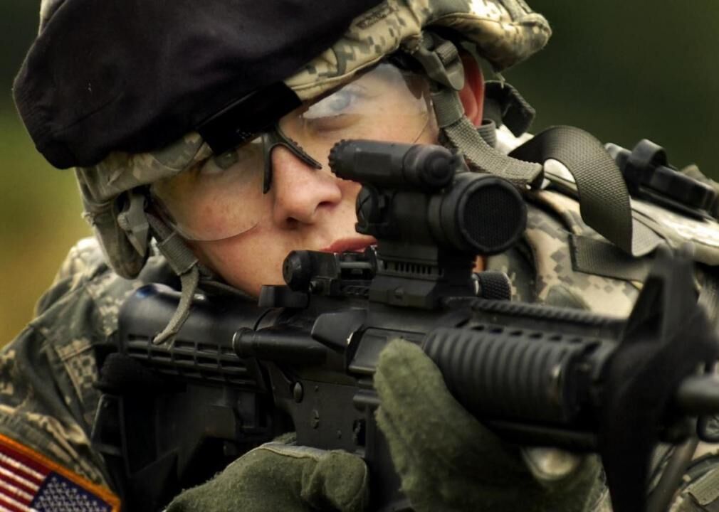 2013: Pentagon announces end to ban on women in combat